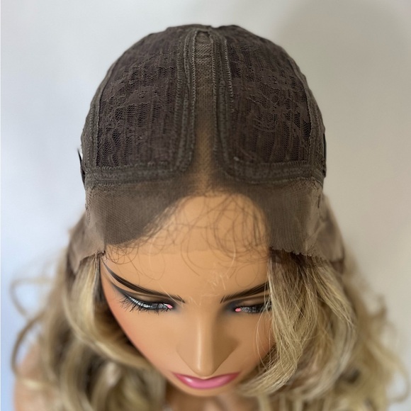 Gorgeous Ombre Blonde Mix Premium Fiber Lace Front Wig for Daily Wear/Events 🙌 - Picture 3 of 9